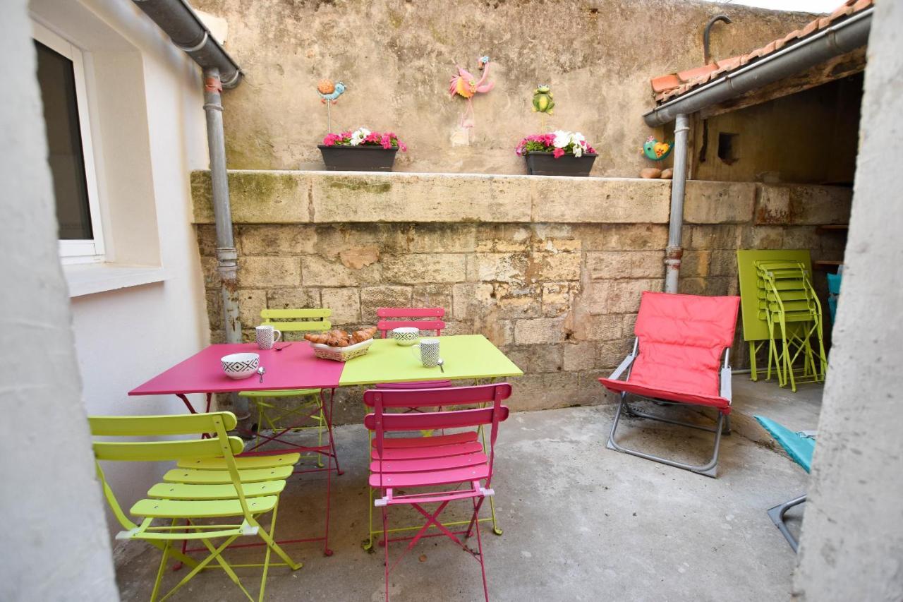 Felibrige - Clim - Cour Villa Arles Exterior foto